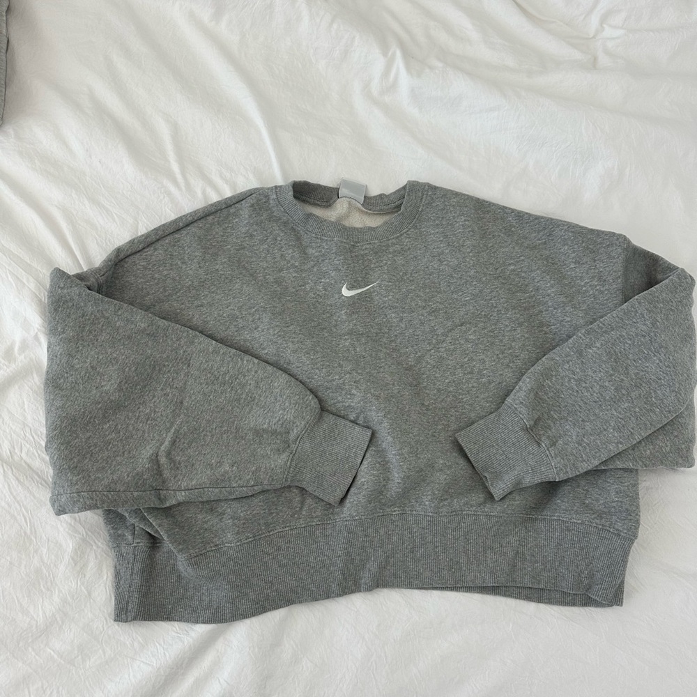 Nike Gray Crewneck Sweatshirt - slightly cropped